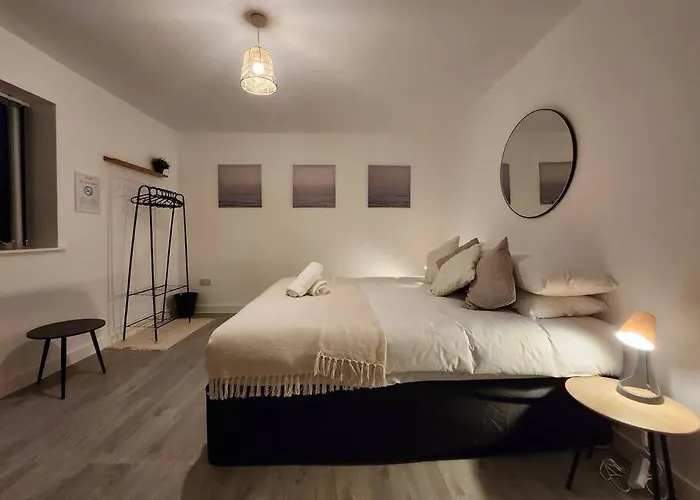 Aparthotel Flat 8 - 10 Min To Centre By Property Promise