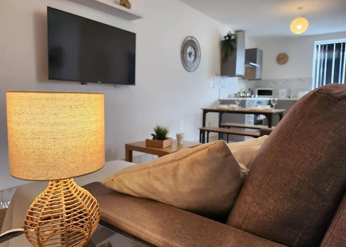 Aparthotel Flat 8 - 10 Min To Centre By Property Promise